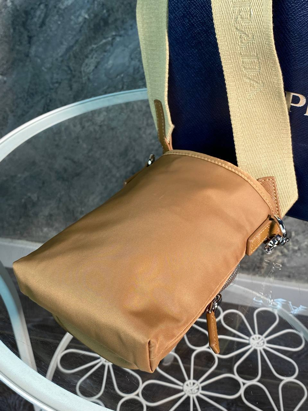Сумка-мессенджер Prada