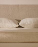 Изголовье Blok цвета экрю со съемным чехлом для кровати шириной до 160 см