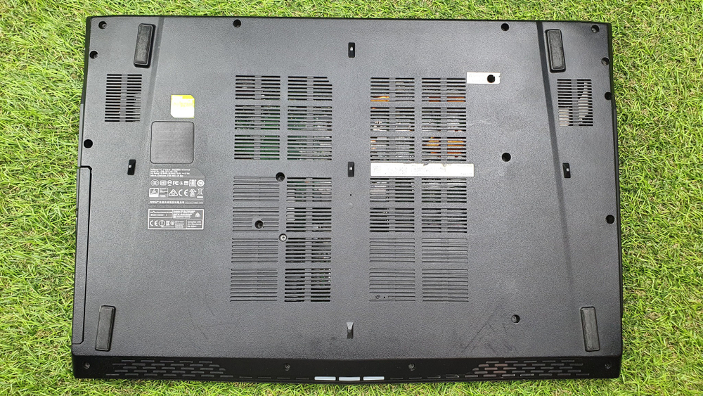 Игровой MSI 17" i5-6/8 ГБ/940MX 2 ГБ/FHD