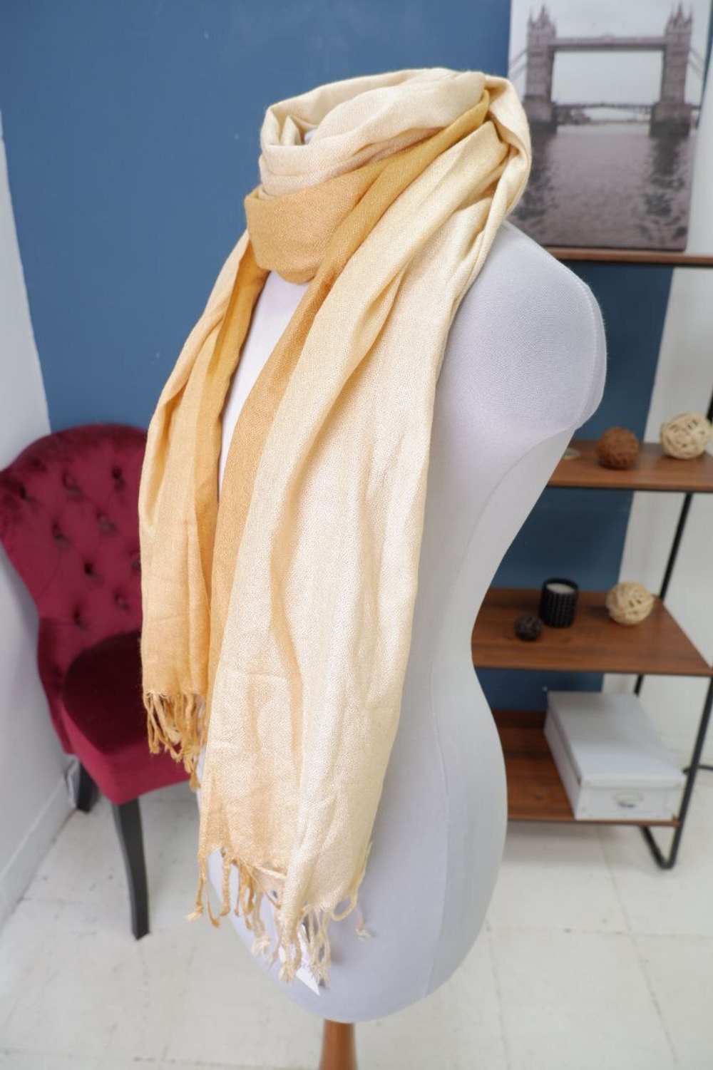 Палантин спокойного оттенка