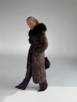 Пуховик с воротником и манжетами в длине миди