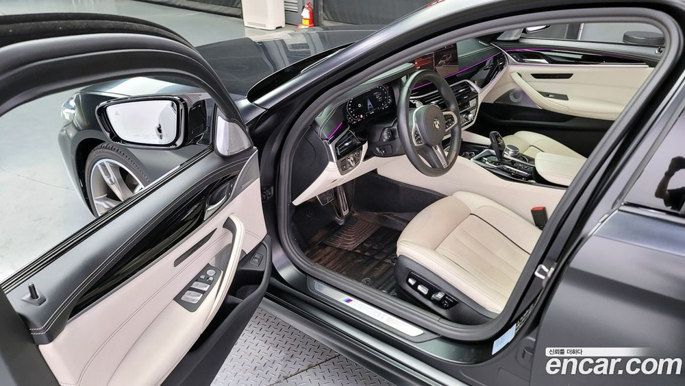 BMW 5 Series (G30) M550i xDrive (02.2021)