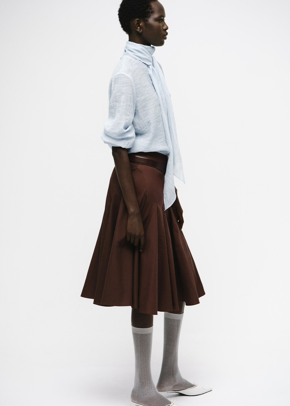 Блузка из рельефной ткани с шарфом