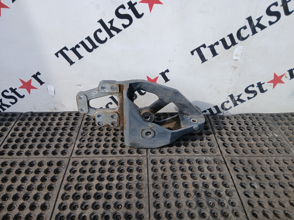 Кронштейн рессоры передней правый