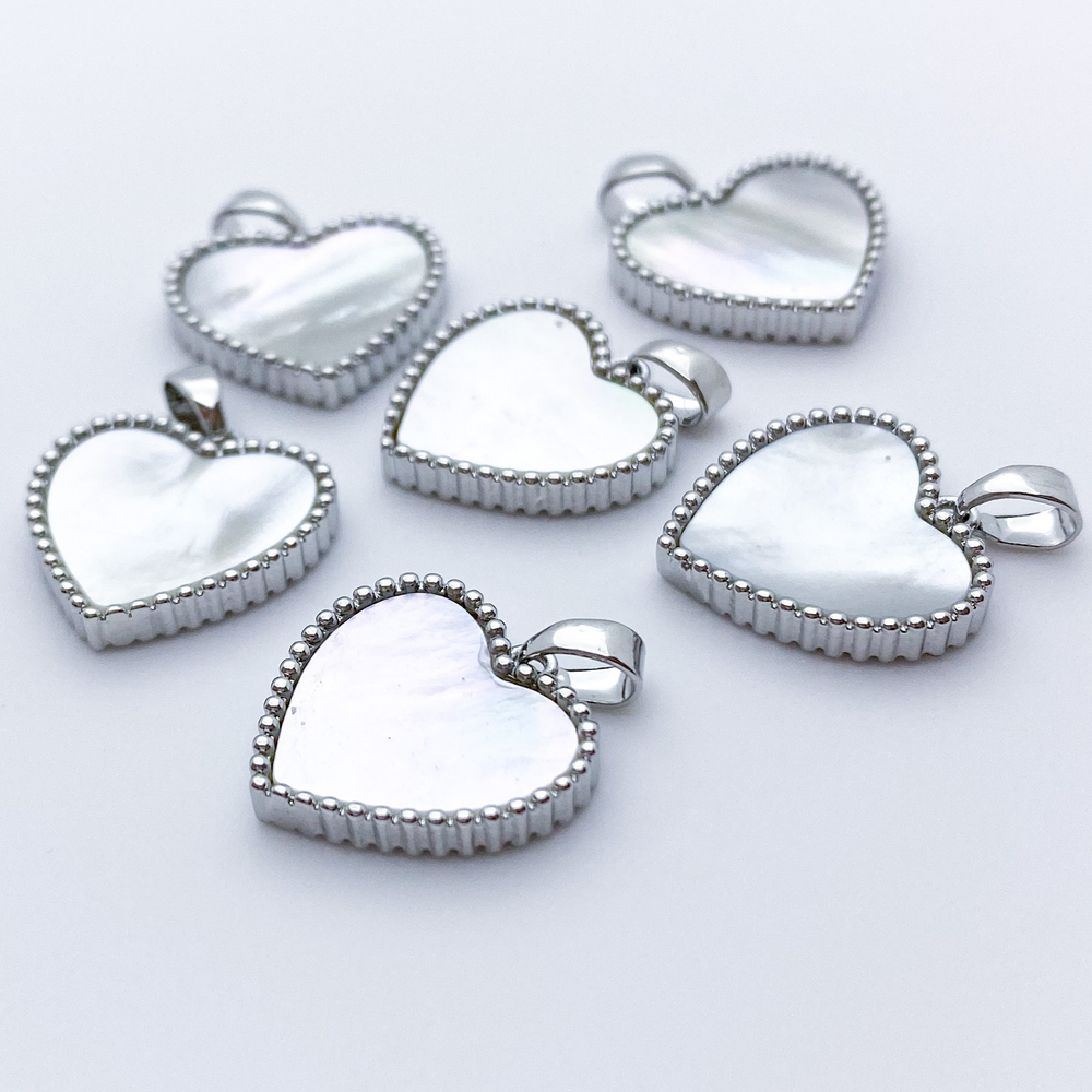 Подвеска Сердце, цвет серебро (родий)+перламутр, размер 16*16 мм, цена за 1 шт