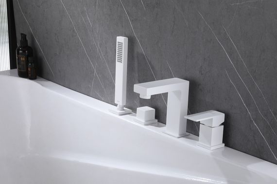 Смеситель ABBER Daheim AF8213W на борт ванны, белый матовый