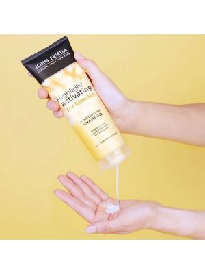 John Frieda Sheer Blonde Увлажняющий активирующий шампунь для светлых волос 250 мл