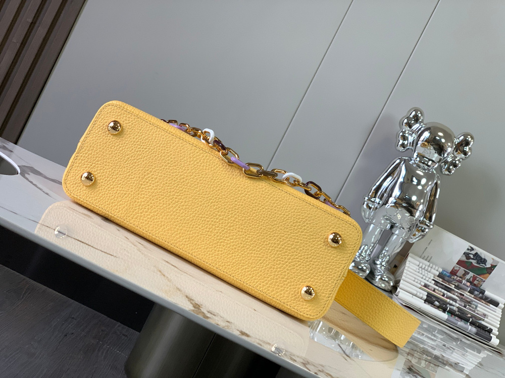 Louis Vuitton Capucines MM