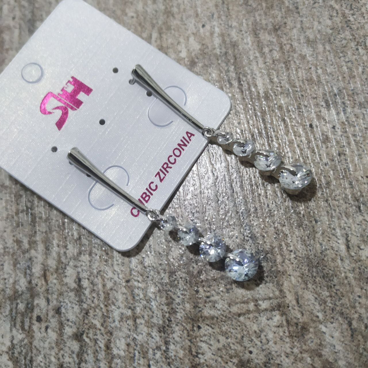 Серьги-гвоздики (палочки) Cubic Zirconia ряд 4 круга металл серебристый