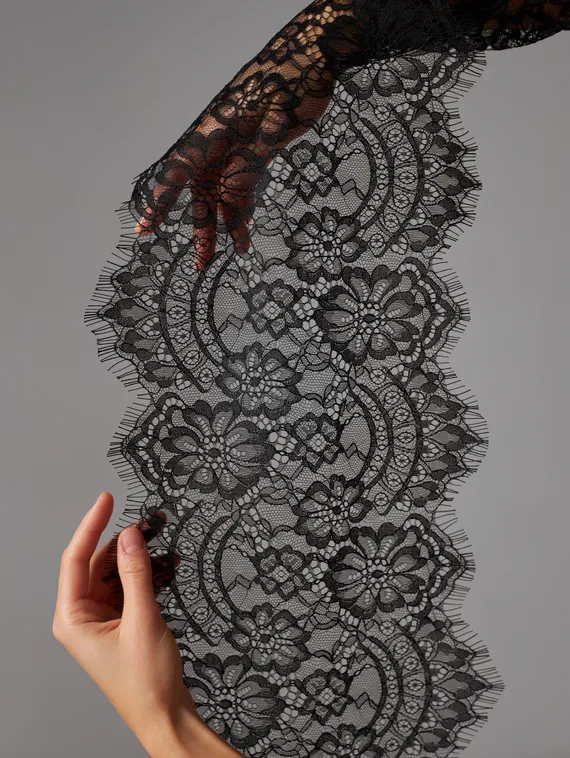 01-39 Кружево шантильи 19-22 см, черный