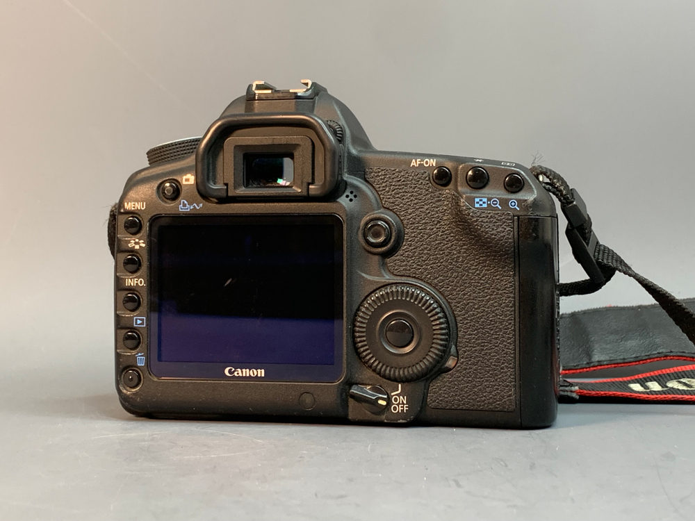 Canon EOS 5D Mark II 69.700 кадров