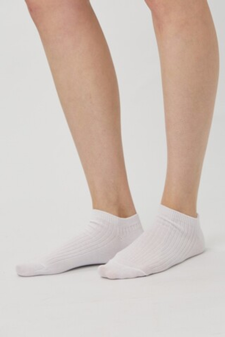 Очень короткие носки белого цвета
