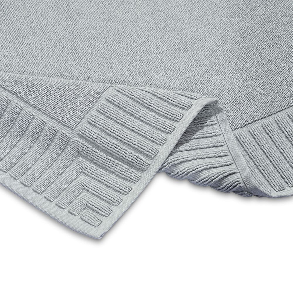 Коврик для ванной с фактурным бортиком светло-серого цвета из коллекции Essential, 50x80 см