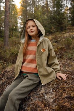 Ветровка цвета оливки с вышивкой "Шпиц"