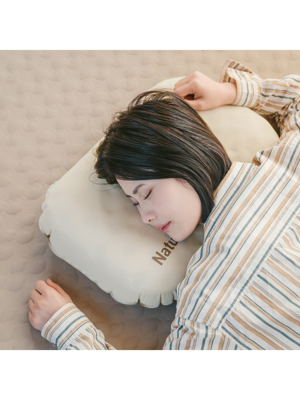 Подушка надувная Naturehike 52х32x12 см, бежевая