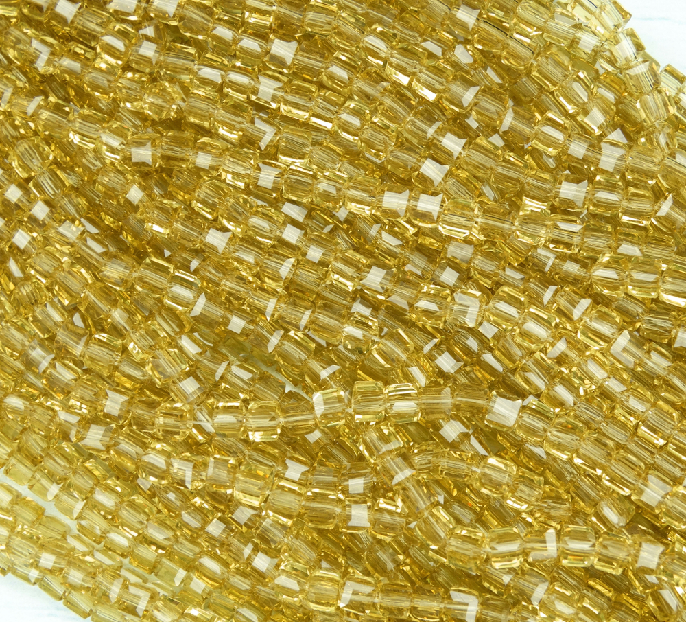 БВ003НН4 Хрустальные бусины квадратные, цвет: шампань, размер 4 мм, кол-во: 44-45 шт.