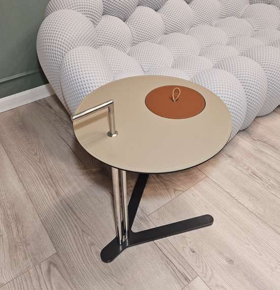 Приставной столик с ручкой 4476, бежевя экокожа