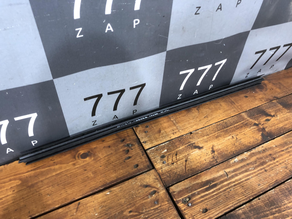 Уплотнитель двери передней левой Lada Vesta 15-нв Б/У Оригинал 8450007727