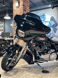 STREET GLIDE SPECIAL, 2024 VIVID BLACK CHROME TRIM