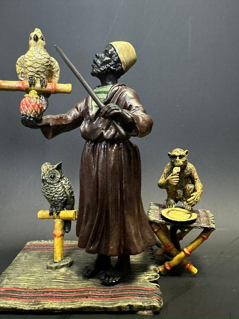 Бронзовая скульптура в стиле Венской бронзы «Дрессировщик попугаев»