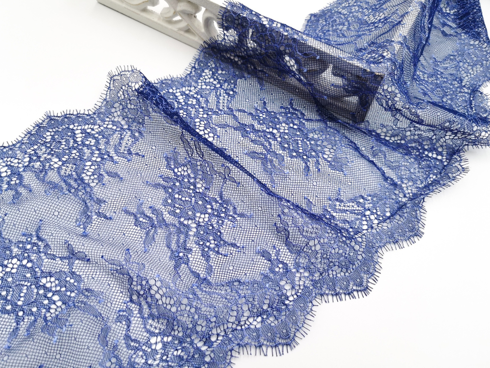 Кружево шантильи, с ресничками, 22 см, темно-синее с кордовой нитью в цвете ультрамарин, купон, SK-2501
