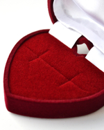 Бархатистый футляр-сердечко для романтического подарка