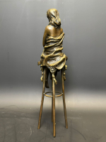 Бронзовая статуэтка «Девушка на стуле»