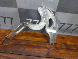 Петля капота правая Skoda Karoq 17-нв Новая Оригинал 57A823302