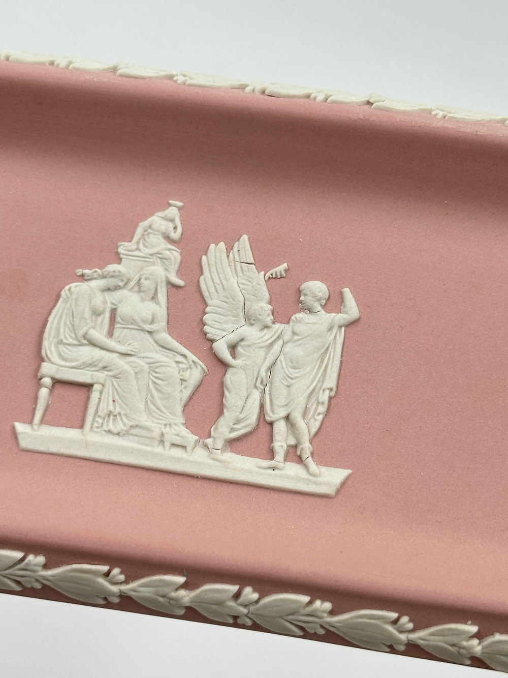 Миниатюрная розовая тарелка Wedgwood