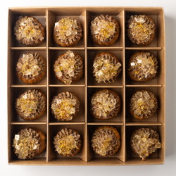 Бокс профитролей с паштетом из печени цыпленка и желе из Просеко