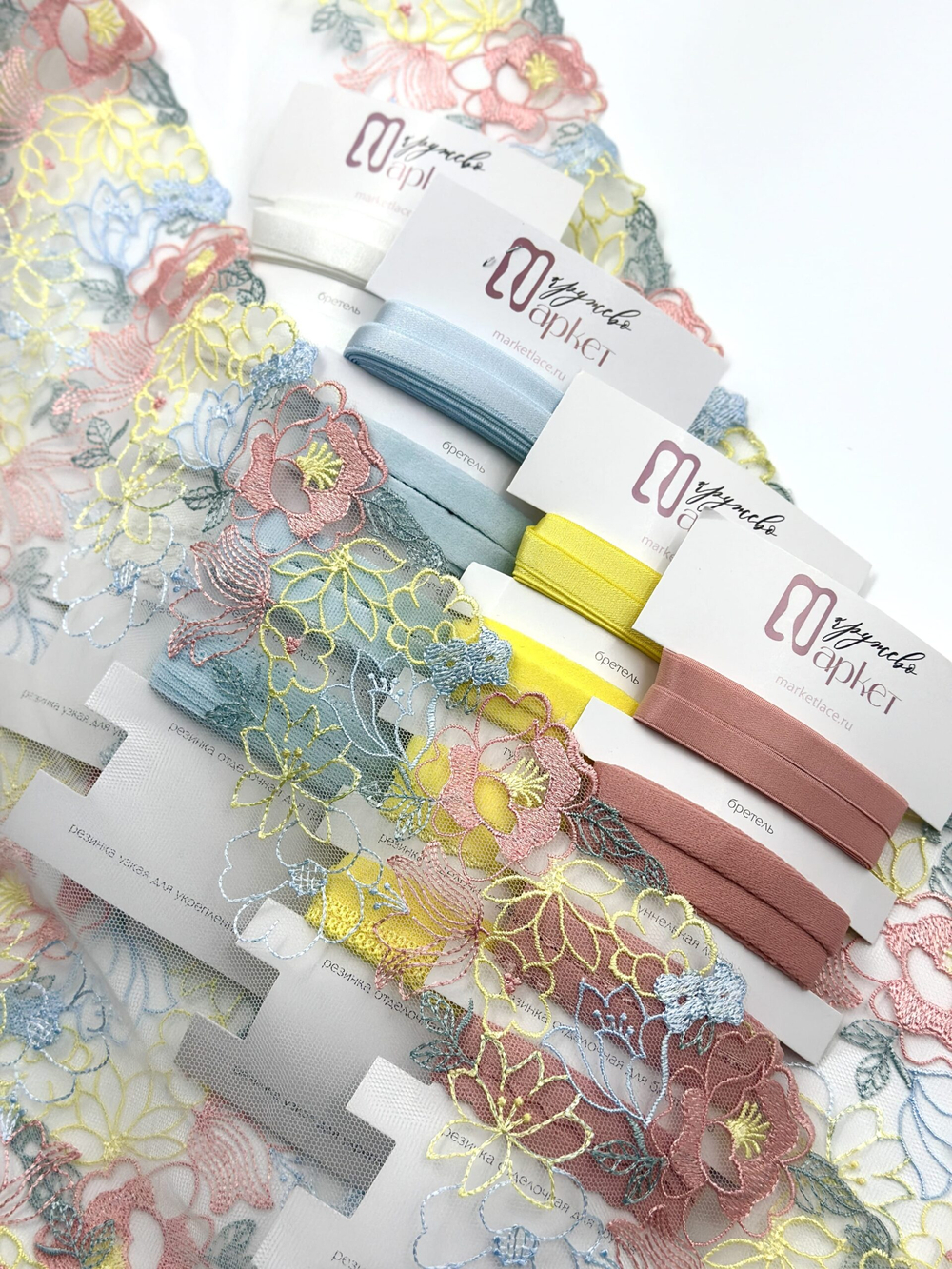 Вышивка на сетке белая с мультиколор неэластичная ширина 26 см ОТРЕЗ