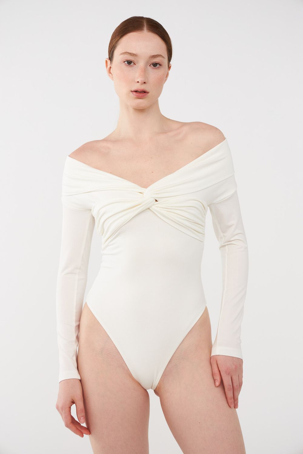 ТОП-БОДИ С ОТКРЫТЫМИ ПЛЕЧАМИ, МОЛОЧНЫЙ