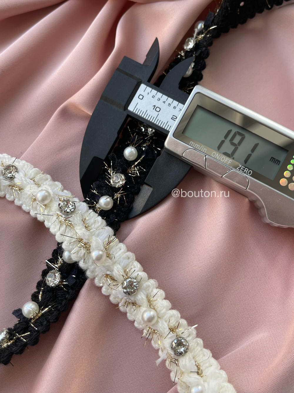 Тесьма черная со стразами и жемчугом плетеная