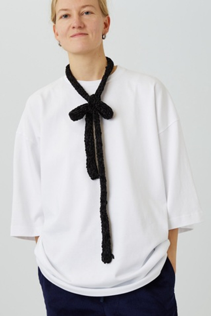 Шарфик из плюшевой пряжи черного цвета