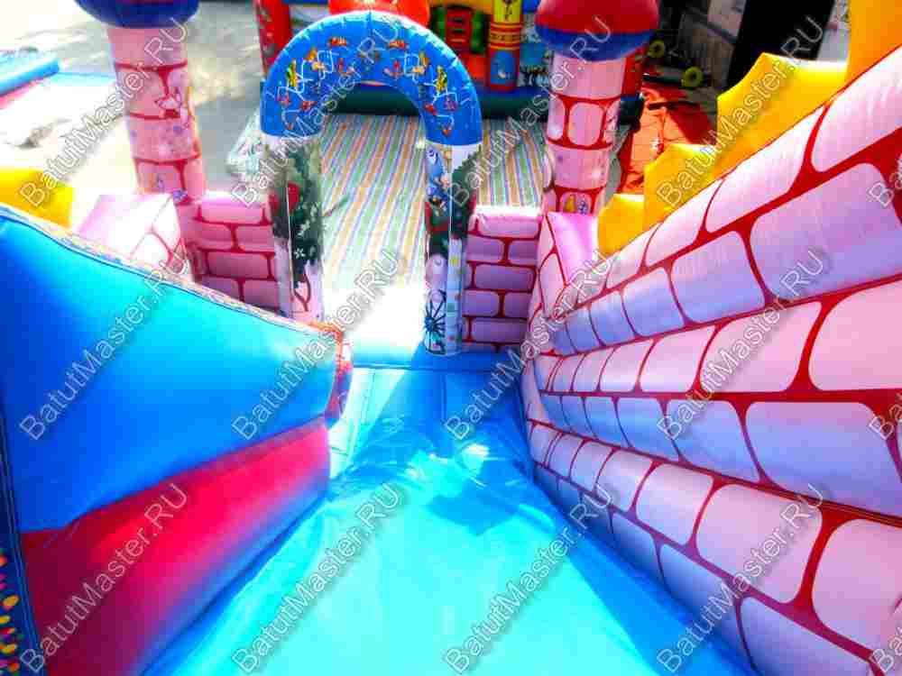Надувной батут "Веселый замок"