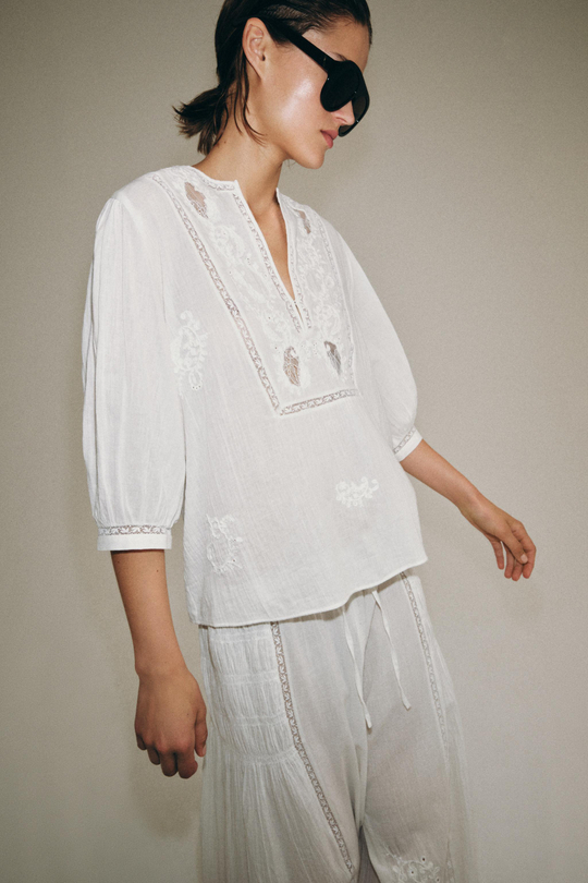 ZARA РУБАШКА С ВЫШИВКОЙ И КРУЖЕВОМ — ZW COLLECTION, БЕЛЫЙ