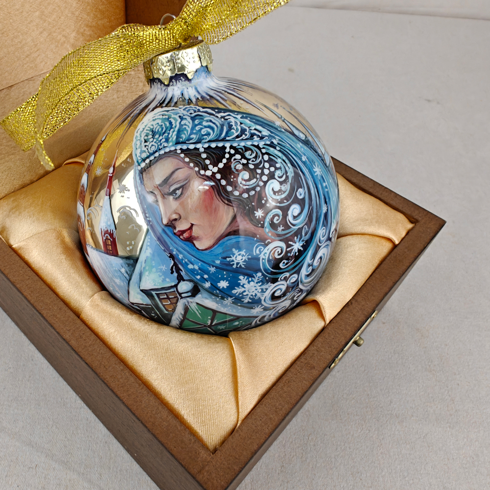 Коллекционный елочный шар с росписью Палех "Снежная королева" в футляре