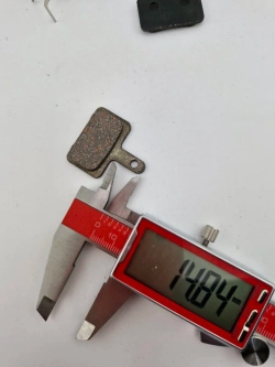 - Тормозные колодки дисковые для велосипеда и самоката