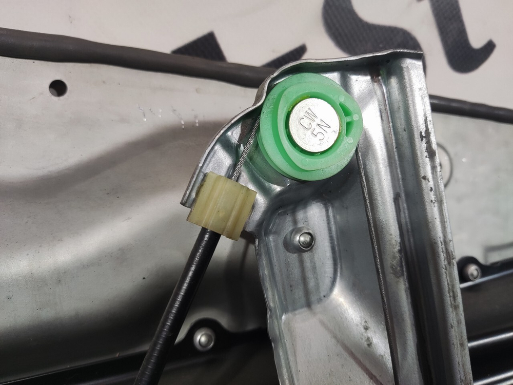 Стеклоподъемник правый в сборе