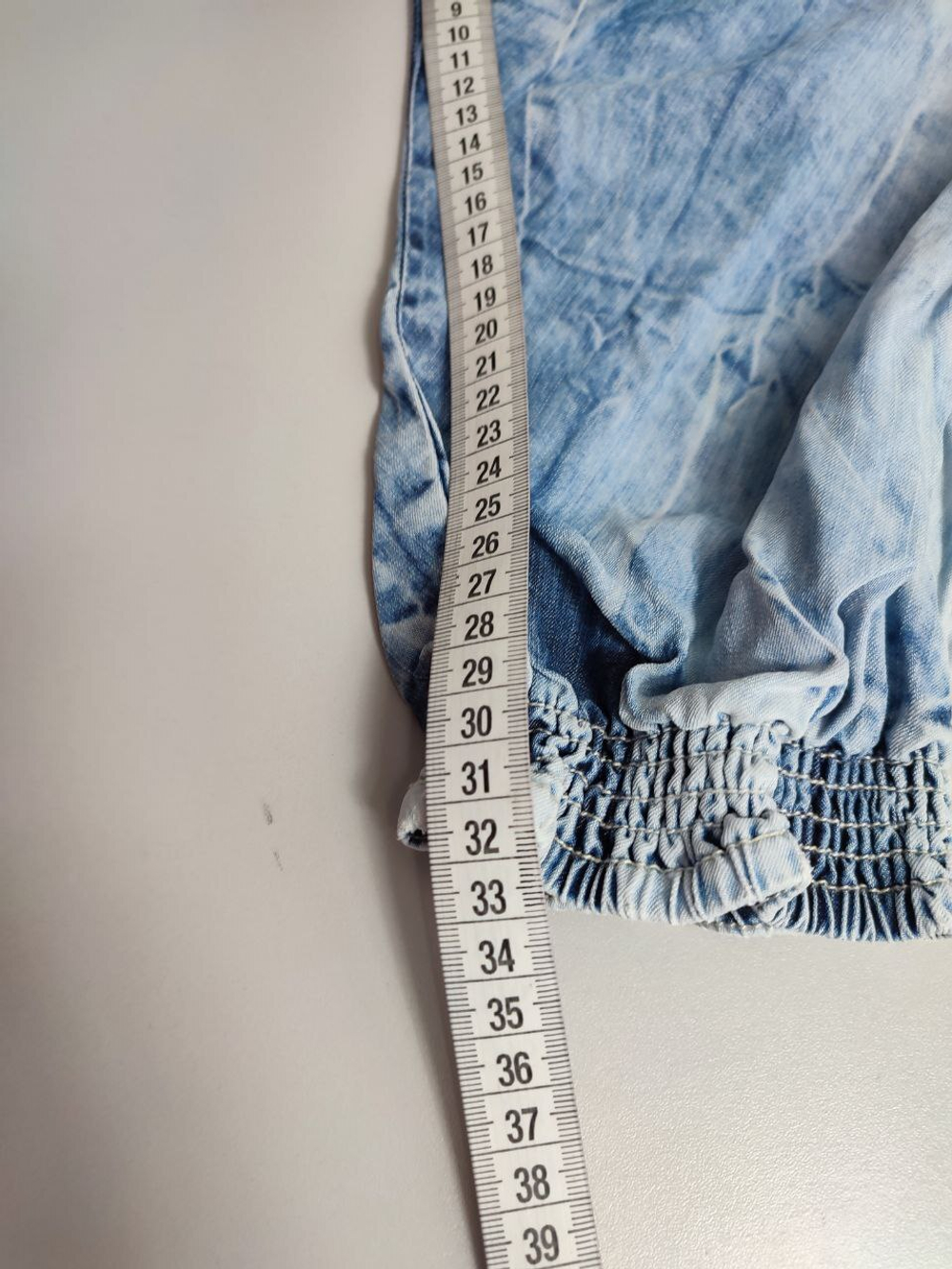 Джинсы-бананы с вареным эффектом 44 размер