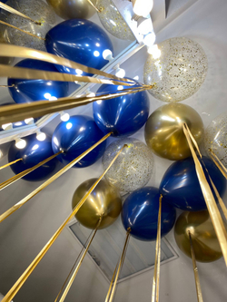Воздушные шары под потолок с дождиком синий/золото №4060