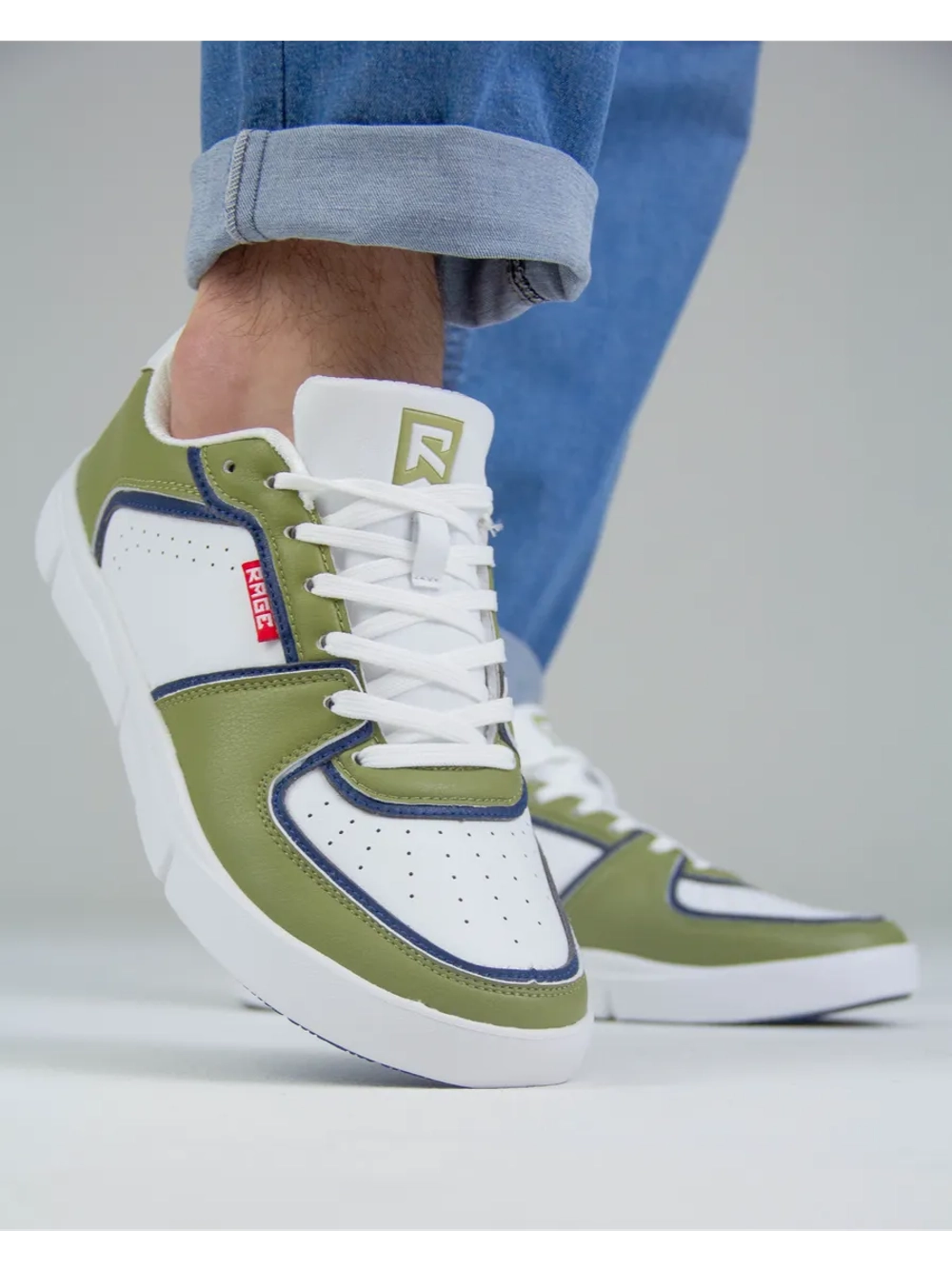 Легкие кеды с перфорацией