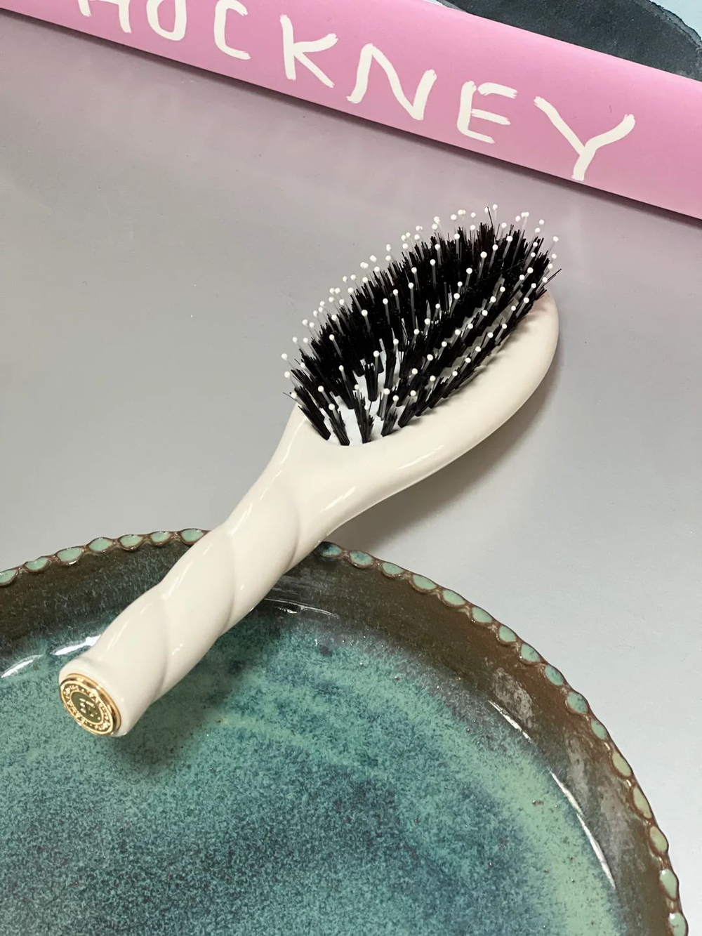 La Bonne Brosse Массажная расческа для волос N 03 Essential Sensitive Scalp Brush - Creamy White