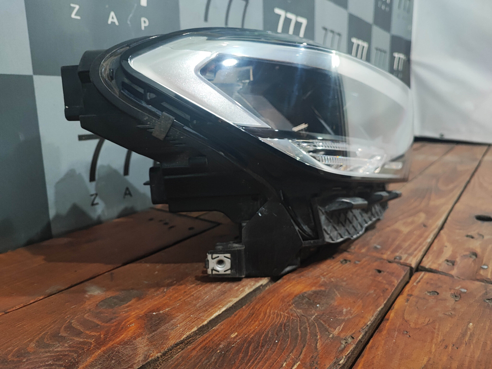 Фара правая LED Volkswagen Polo 6 Оригинал целая 6N5941006A