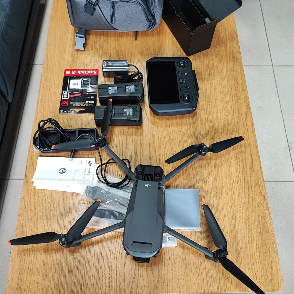 Квадрокоптер DJI Mavic 3 Fly More Combo (пульт DJI RC Pro) (уценка)