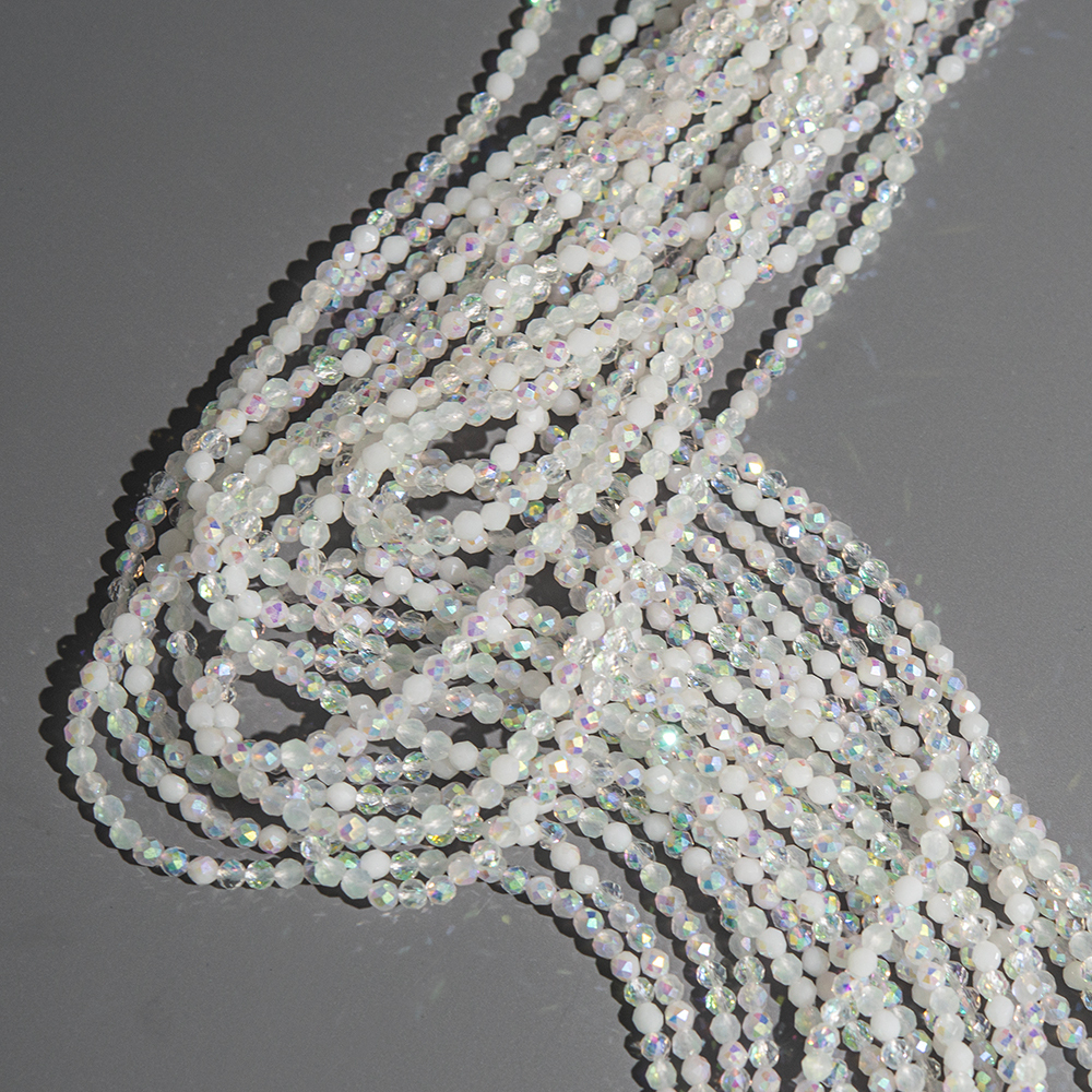 Белая шпинель синтетическая с иризацией и опаловым эффектом, 3мм, шар, микроогранка