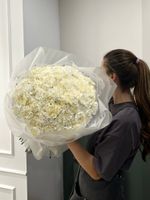 Гранд-букет из белых диантусов 77шт