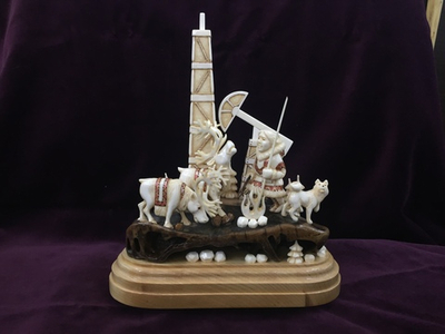 Тюменский север. Сувенирная композиция, резная кость. Ручная работа.