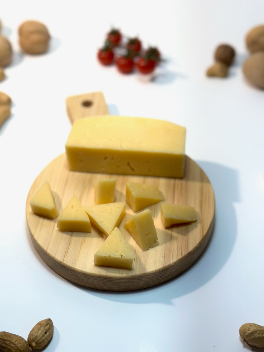 Круглая разделочная доска с ручкой
