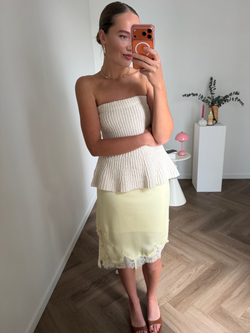 Вязаный топ без бретелей молочный